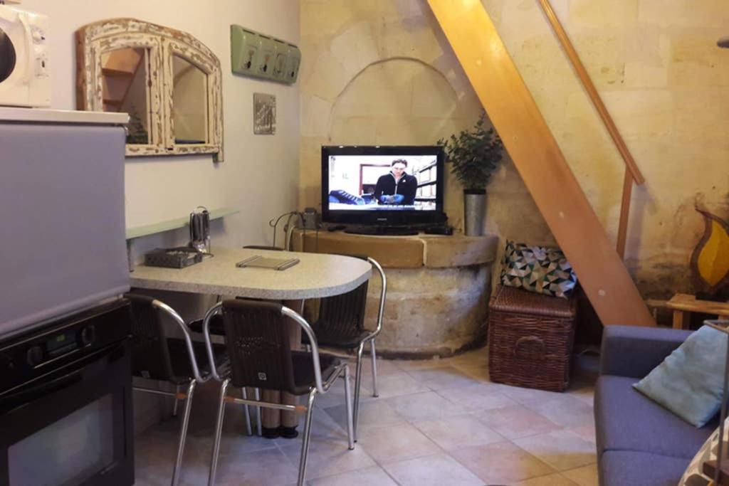 Joli petit loft dans échoppe pierre centre-ville Bordeaux Extérieur photo